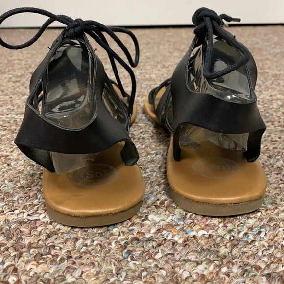 SO black leather lace up sandals. Size 8 - Picture 6 of 8
